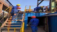 某钢厂烧结车间一次混淆机等机械装备装置耐磨陶瓷施工现场报告_威廉希尔特瓷